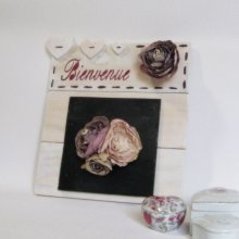 Blumenbild 'Bienvenue' im Shabby Chic Stil aus recyceltem Holz und Schiefer, Einzelanfertigung